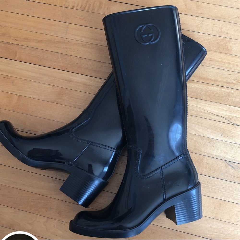 Size 6 Gucci rainboots